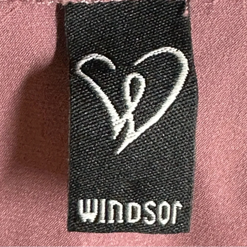 Windsor elegant Rose flowy dress. - Picture 12 of 14